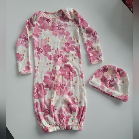 Burt's Bees Baby® Size 0-6M 2-Piece English Rose Organic Cotton Gown and Cap Set - Picture 1 of 6